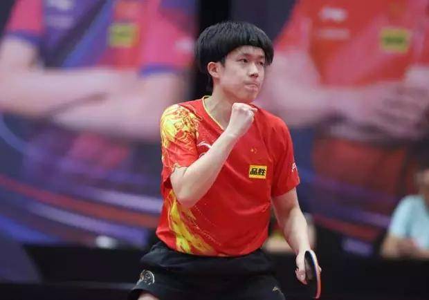 一群佩戴红 一群佩戴红